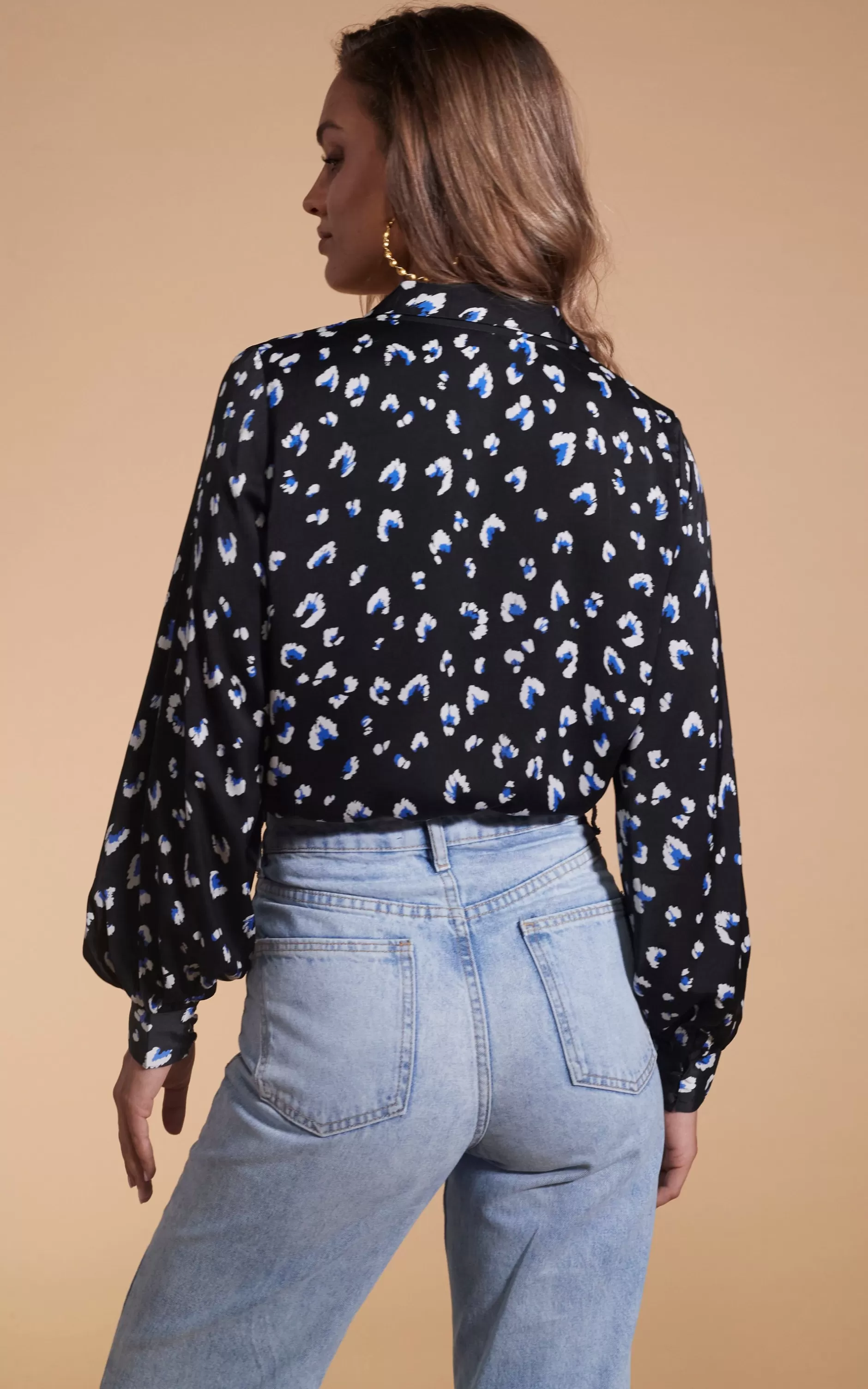 Dancing Leopard Dixie Balloon Sleeve Shirt In Abstract Leopard White On Black>Women Shirts
